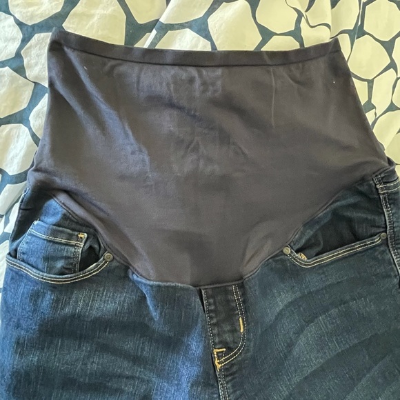 🌈 3/$40 Old Navy Maternity jeans s8 regular fit - Picture 4 of 10